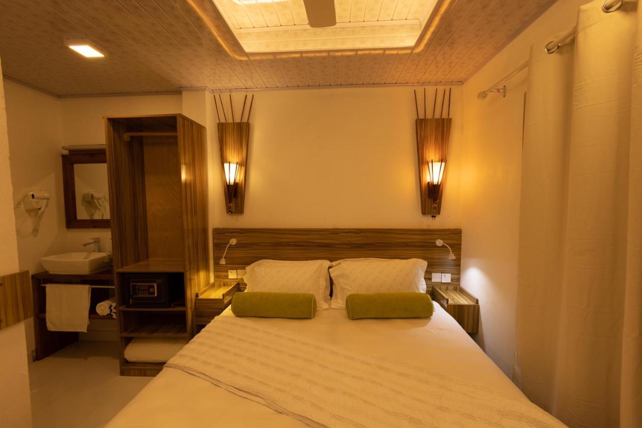 Batuta Maldives Fourson Hotel Thulusdhoo Eksteriør billede