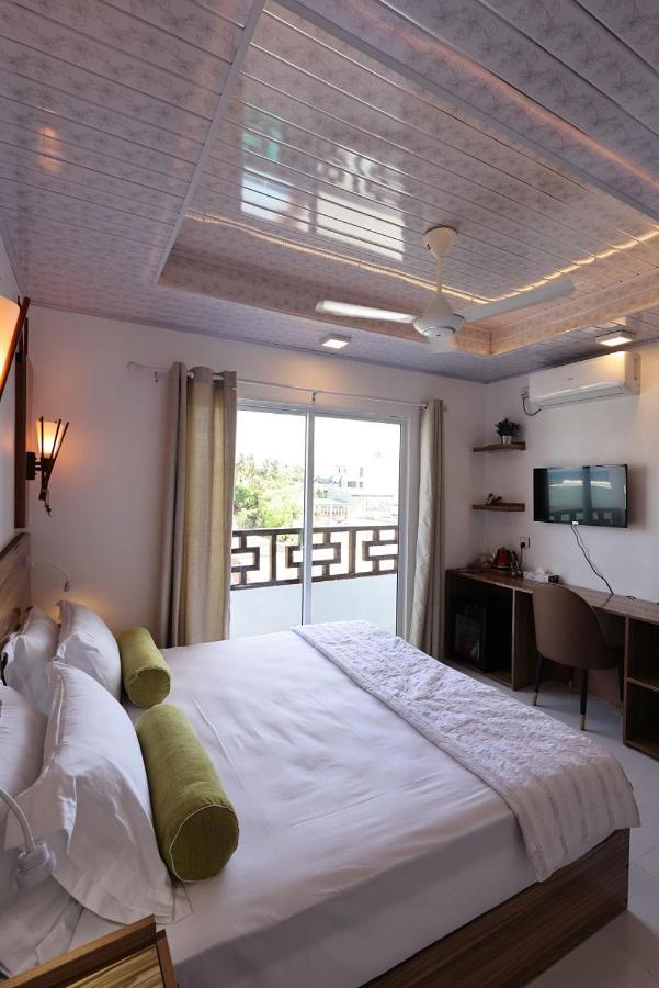 Batuta Maldives Fourson Hotel Thulusdhoo Eksteriør billede