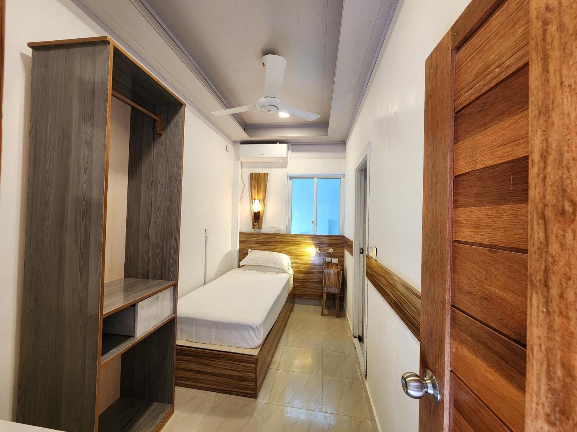 Batuta Maldives Fourson Hotel Thulusdhoo Værelse billede